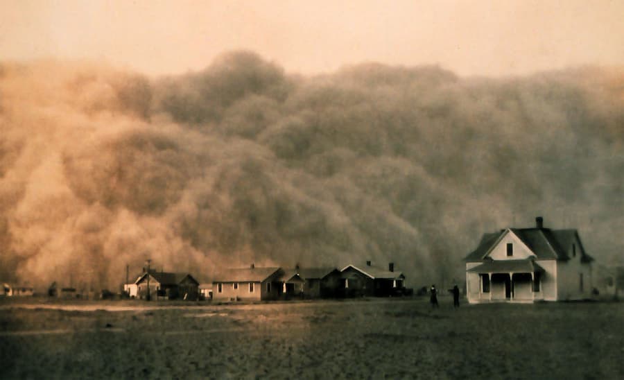  A Dust Bowl storm approaching Stratford, Texas in 1935